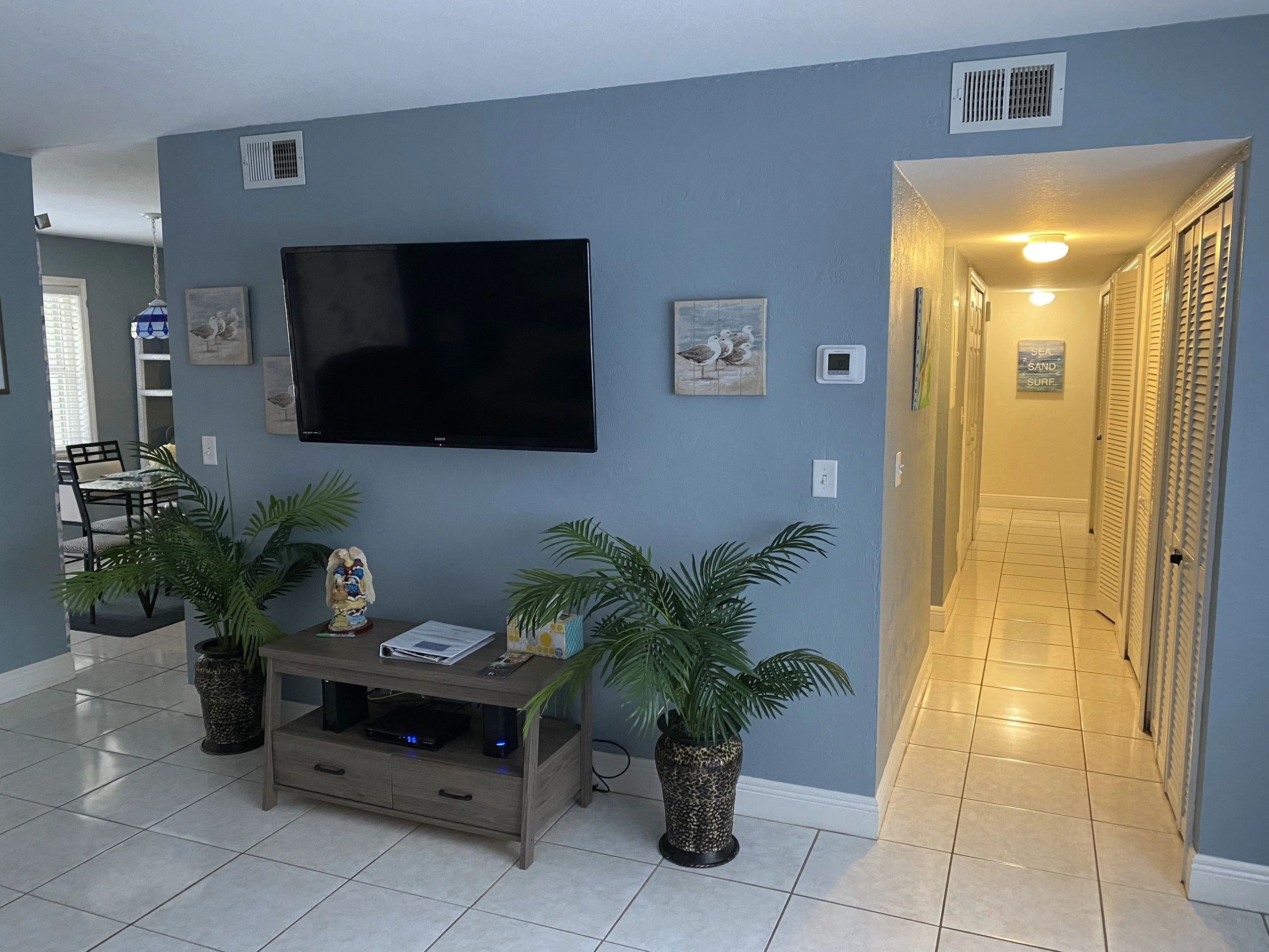 Unit 204 — Spacious Living Room with Free WiFi